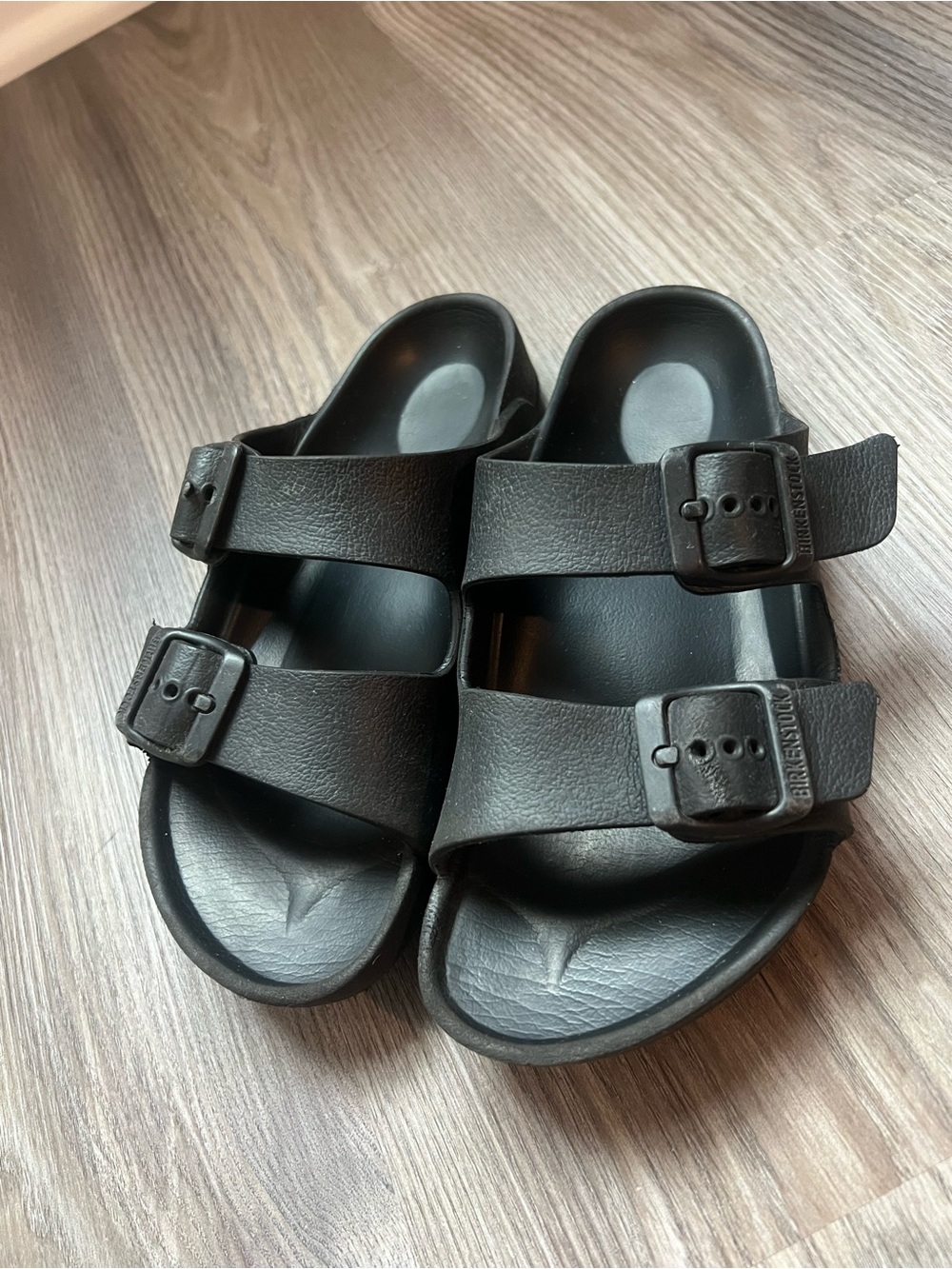 Birkenstock Kids Black Two-Strap Sandals 33/ size 2